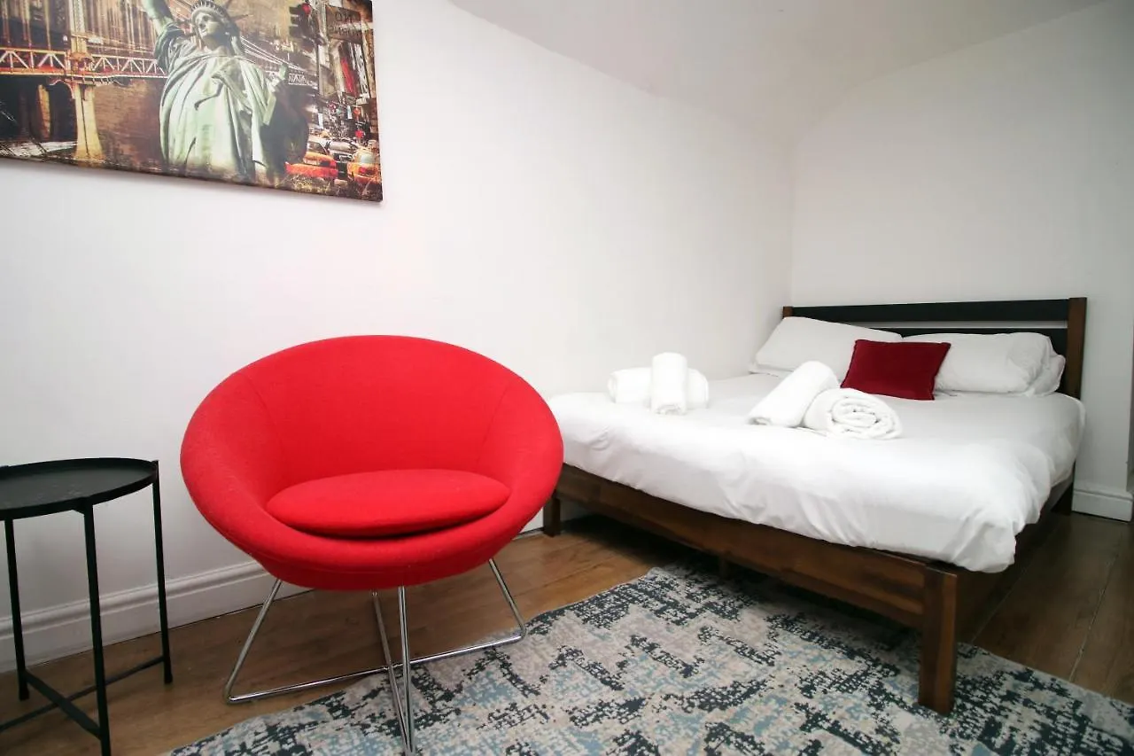 Lovely Studio Flat With Free Parking - Near To City Center Swansea