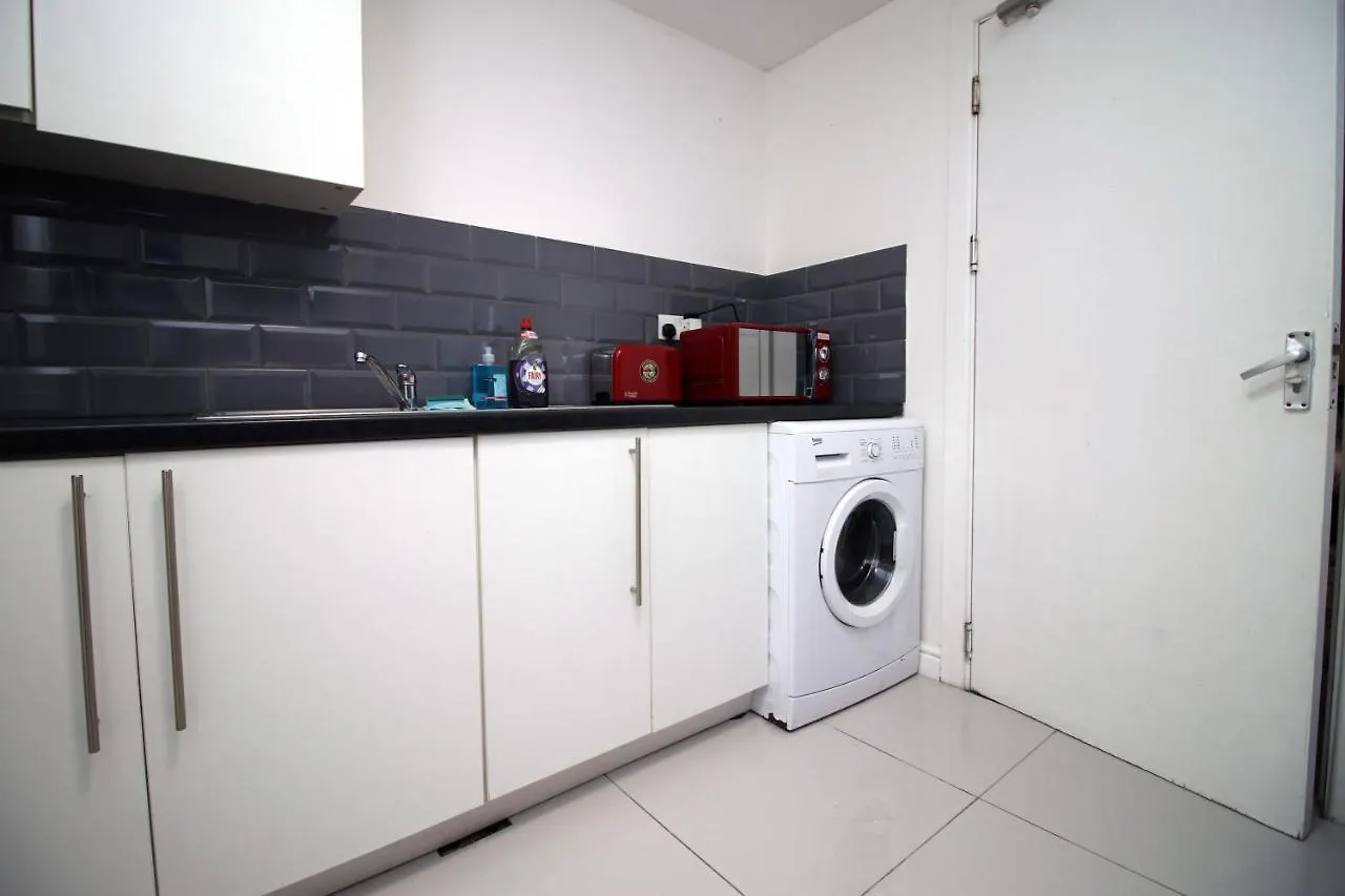 Apartment Lovely Studio Flat With Free Parking - Near To City Center Swansea United Kingdom