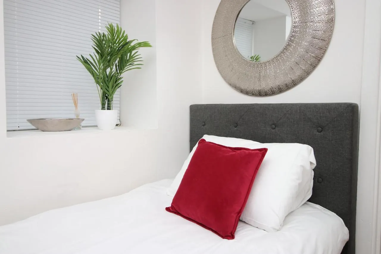 Apartment Lovely Studio Flat With Free Parking - Near To City Center Swansea