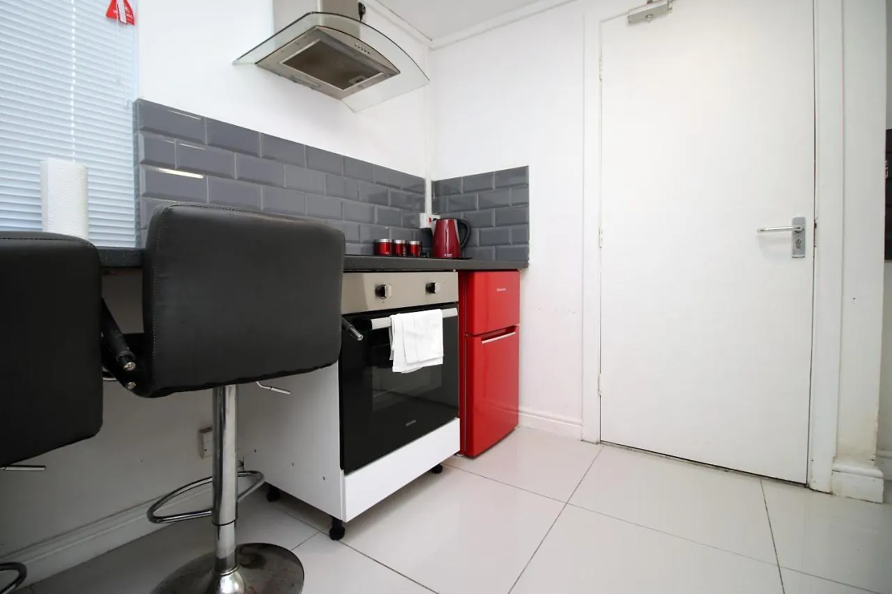 Lovely Studio Flat With Free Parking - Near To City Center Swansea 0*,  United Kingdom