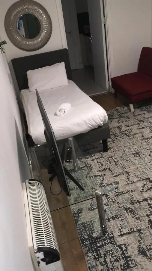 Apartment Lovely Studio Flat With Free Parking - Near To City Center Swansea